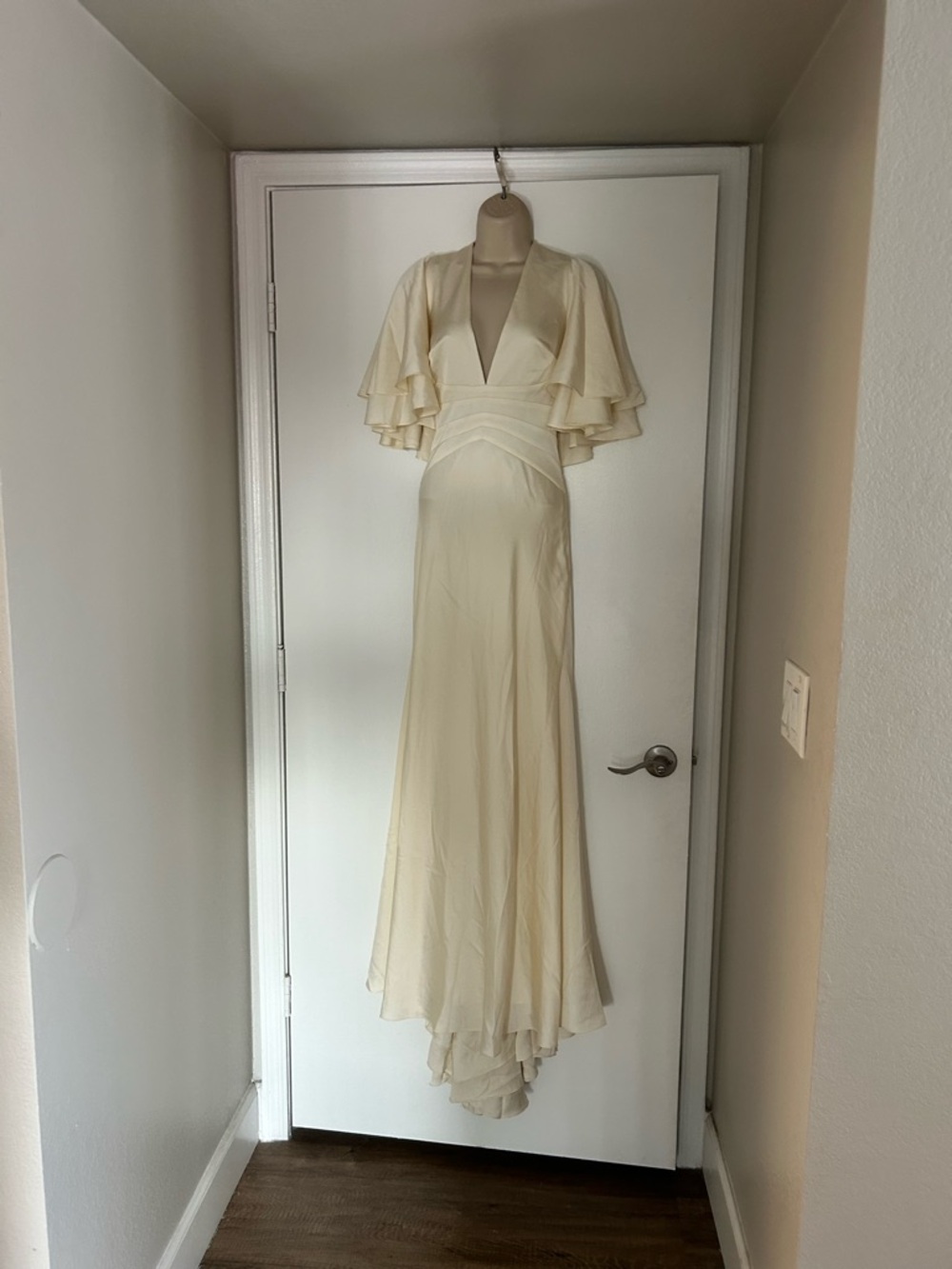 Ivory V-Neck Ruffled Sleeve Bridal Wedding Dress